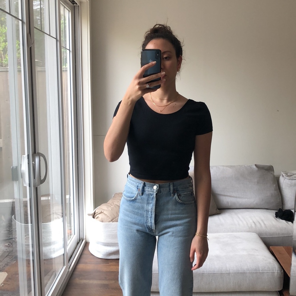 ✨🖤 EUC cropped Talula Fitted Tee 🖤✨ - Picture 4 of 5